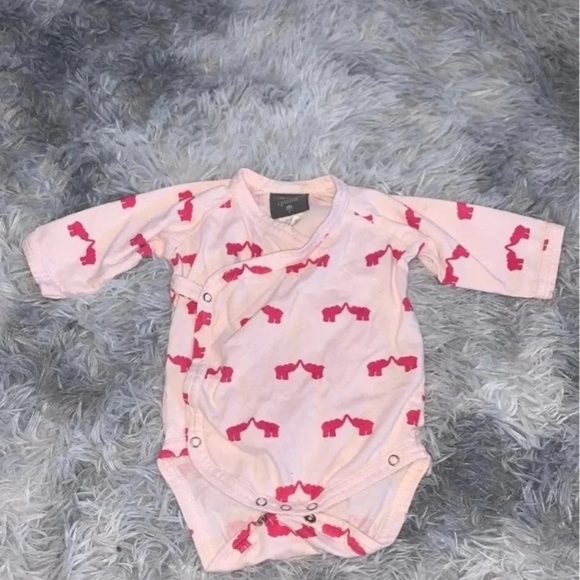kate quinn Other - Kate Quinn onesie 0-3M